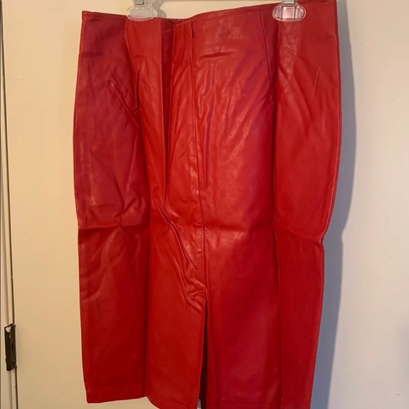 NWT ❤️ GRACIA - Gorgeous Hot Red Quilted Faux Leather Skirt 🔥 Large - Picture 6 of 16